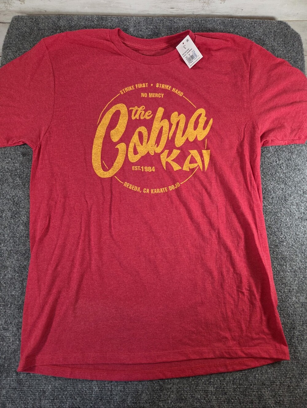 The Karate Kid Cobra Kai T-Shirt Men’s Large Red NWT Strike First No Mercy